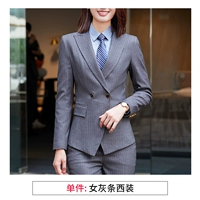 Серый полосатый костюм женщины