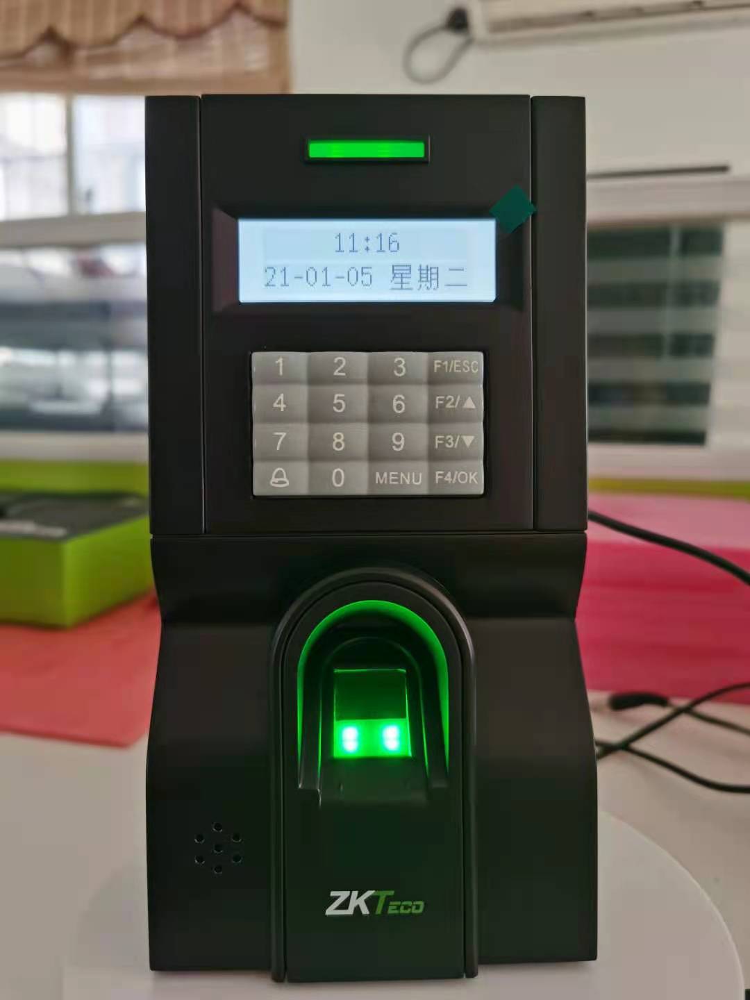 Entropy-based central control F8 fingerprint password attendance access control All with Internet U disc Download customizable IDIC swipe