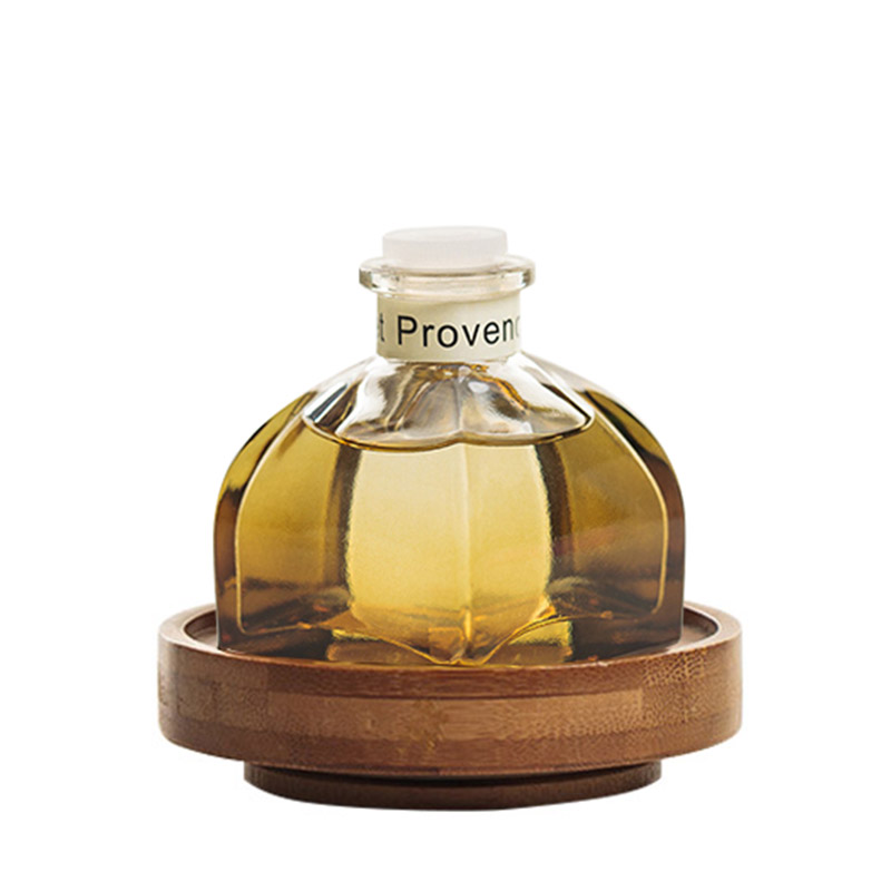 Natural and fragrant scent of aromatic and complementary liquid jasmine flower scents