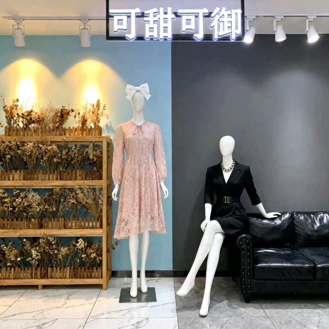 一家可甜可御的女装店的LOGO