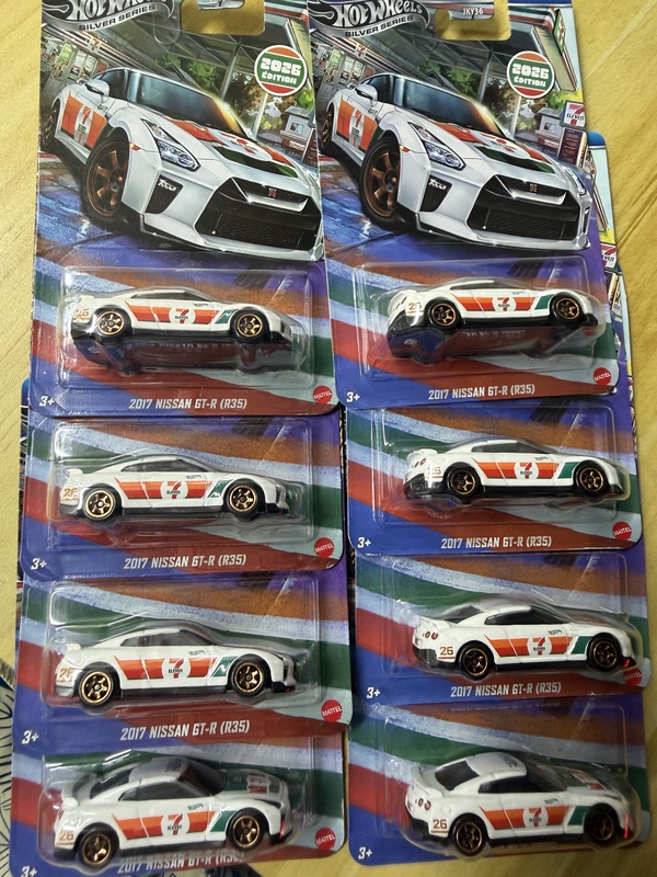 Hot Wheels 711 Co-Branded Limited Edition 2017 Nissan Gt-R R35
