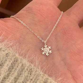Christmas Snowflake Necklace, Niche, ins Style, Elegant and Sophisticated, Versatile, Exquisite Choker, Light Vintage, Gift for Girlfriend's Birthday