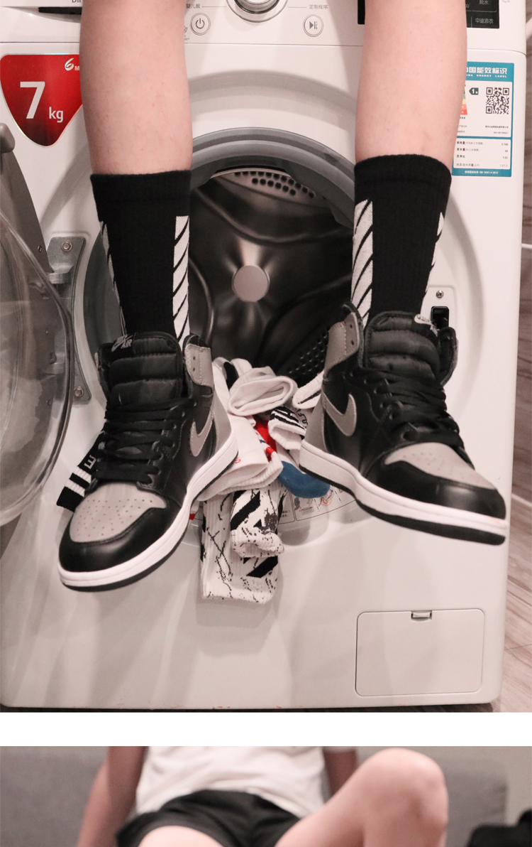 OW vớ nam slash sọc Yu Wenle với cùng một đoạn ván trượt vớ thời trang đường phố hip hop vớ ống thể thao vớ bóng rổ - Vớ thể thao tất cao cổ nam