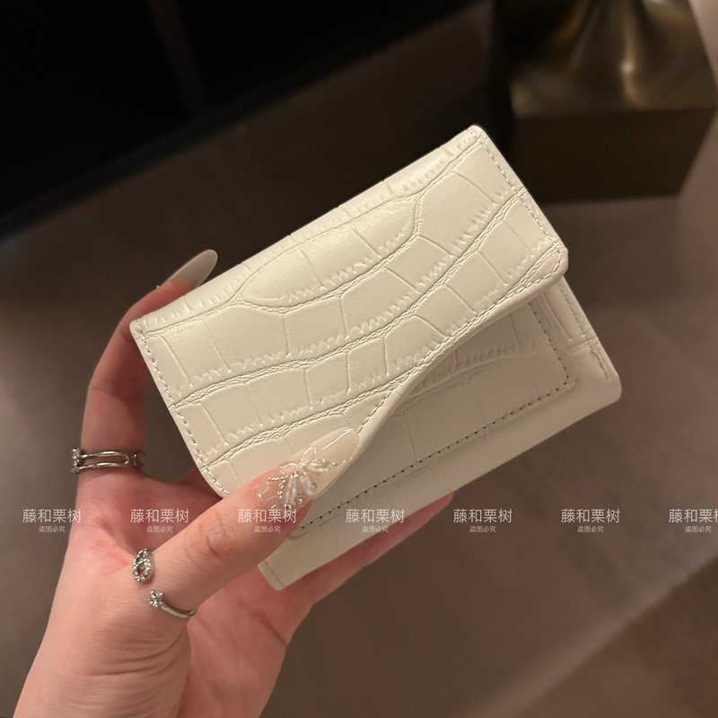 New Crocodile Pattern 70% off Card Holder, Short Style, Large Capacity, Multiple Card Slots, Integrated Storage for Id and Coins, Niche and High-End New Crocodile Pattern 70% off Card Holder, Short Style, Large Capacity, Multiple Card Slots, Integrated Storage for Id and Coins, Niche and High-End