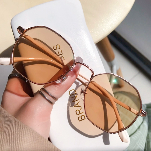 Светло -чувствительный цвет, оптическая равнина, многоугольники большие каркасные очки, женщины могут получить нишевую -миопию плюс астигматизм Большое лицо тонкое