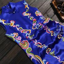  The color is thin royal blue silk embroidery overhangs colorful clouds blossoming sleeveless cheongsam bridal dress catwalk host