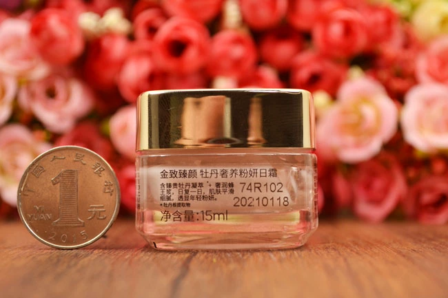 Một lọ đa tác dụng để có được cơ bắp trưởng thành LOreal vàng cho mẫu kem ngày 15 đô la hoa mẫu đơn sang trọng kem dưỡng ẩm b5