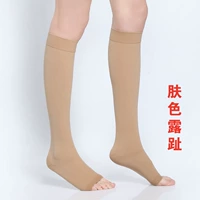 Три -уровень среднего тона кожи, подвергнутый ногу