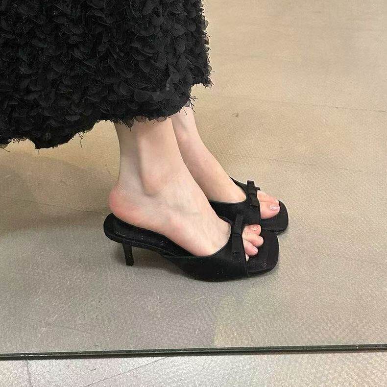 2025 Summer New Style Peep Toe Black High-Heeled Slippers Square Toe High-Heeled Sandals with Strappy Shoulders Chunky Heels for Women to Wear Outdoors