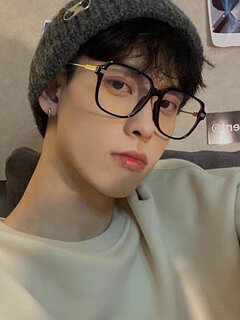 Black-framed glasses for men, large frame, big face, no makeup artifact, small face display, small anti-blue light, niche design, myopia can be matched with degree