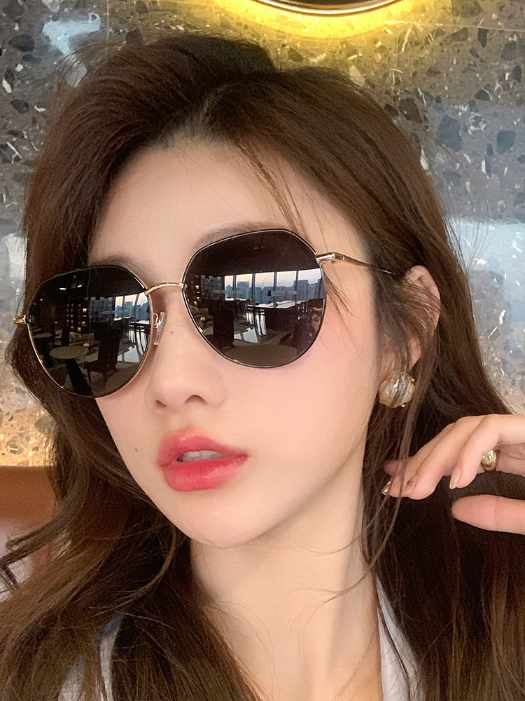 2025 New Style Sunglasses for Women, High-End, Special for Driving, Anti-Uv Sunglasses, Suitable for Large Faces, Slimming Effect, for Nearsightedness
