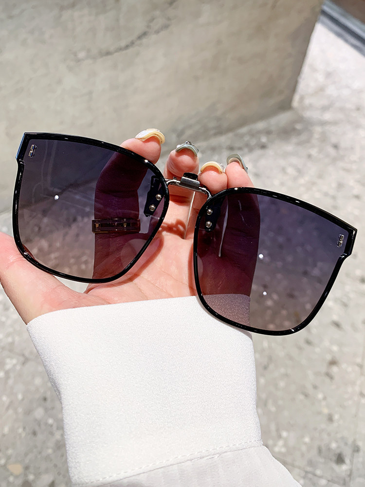 Imported Polarized Clip-On Sunglasses for Men and Women, Special for Driving, Fishing, Myopia Sunglasses, Clip-On for Round Faces, Uv Protection