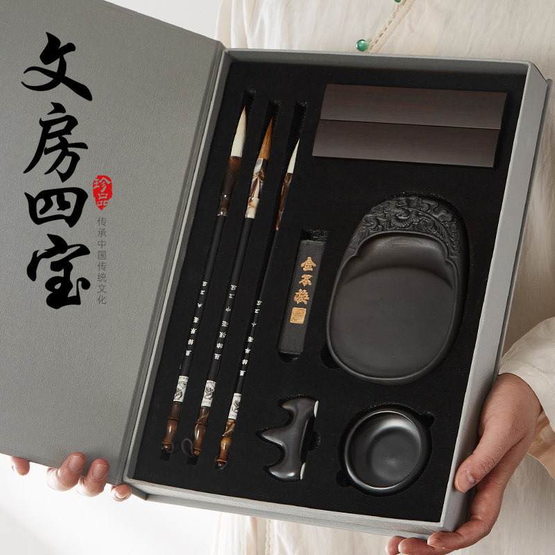 書道の四宝（筆、墨、紙、硯）を含む新しい書道セット。高品質の書道筆、墨、紙、硯がセットになっており、初心者や学生に最適です。