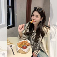 Черно -белый бар