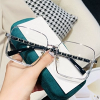 Серебряная рама прозрачна