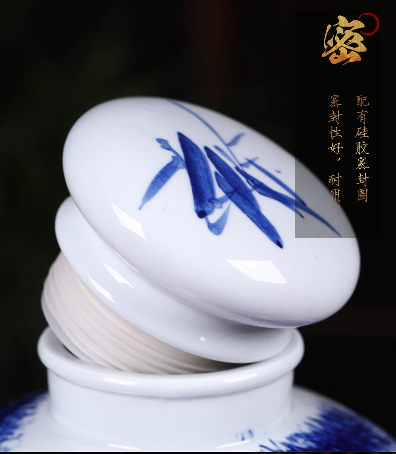 Hand - made mercifully of blue and white porcelain bottle 10 jins 30 jins 50 pounds with leading domestic sealed jar up sect wine jar