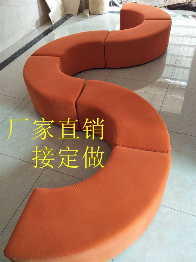 Trung tâm giáo dục sớm kết hợp hình bán nguyệt da nghệ thuật phân mềm mẫu giáo cong sofa trẻ em hình đồ nội thất tùy chỉnh - Nội thất khách sạn mẫu kệ tivi đẹp