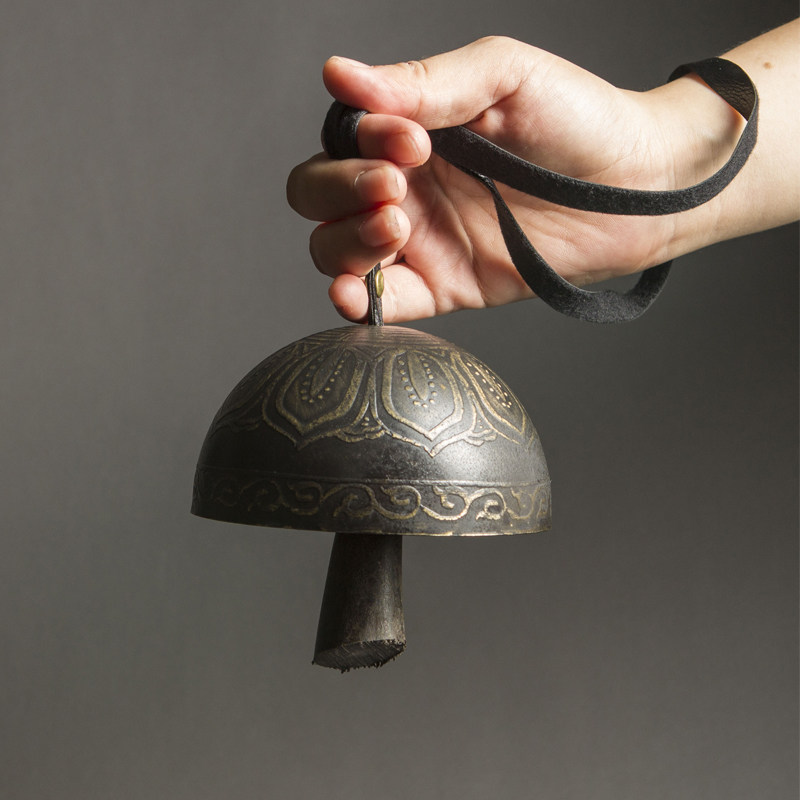 Retro ancient wind hump bell bronze bell meditation hand rattle creative doorbell creative doorbell door hanging karate meditation Dongba Suzuzhiyama Suzuki