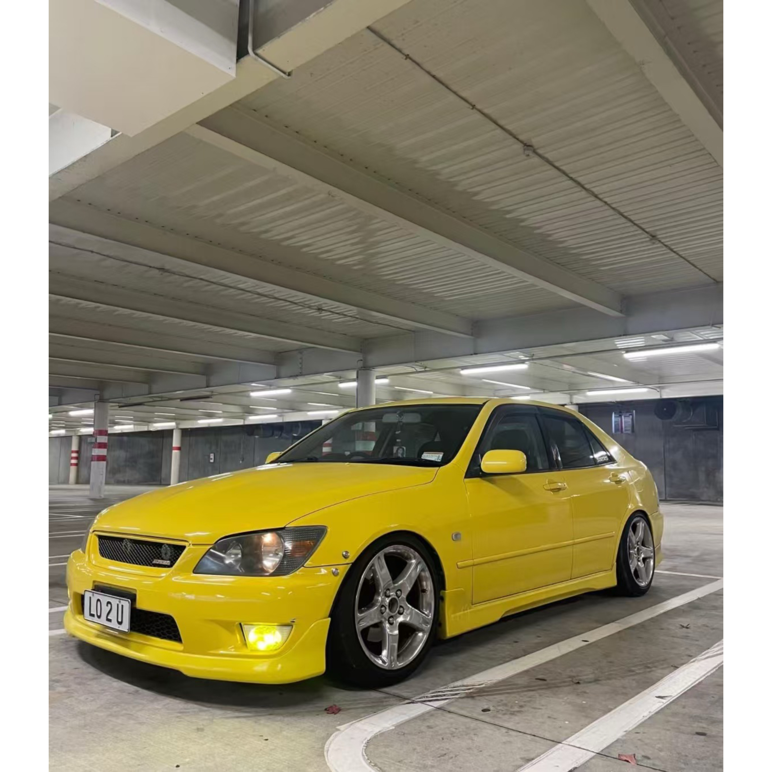 Lexus Lexus IS200 is200 Altezzza Instried Trd Countrendied Trd-ийн жижиг тойрог нь акул урд ба арын уруулын талыг хазаж байна