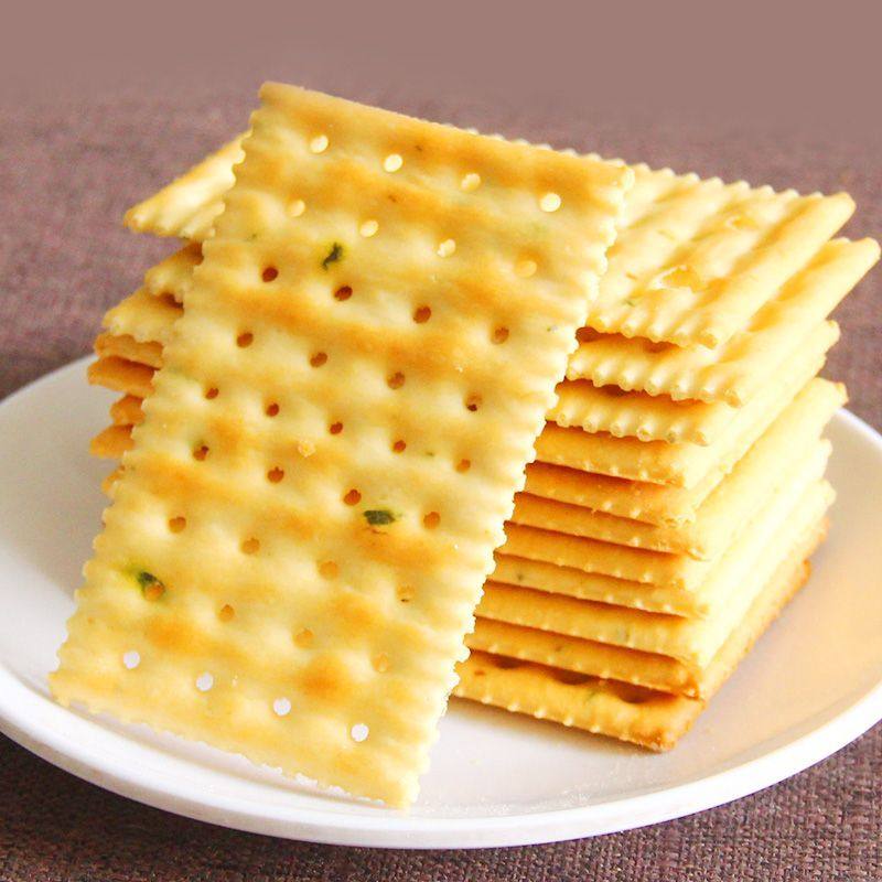 Soda Crackers with Chive Flavor and Yam Flavor, Individually Packaged, Multi-Flavor, Whole Box, Casual Snacks for Office Leisure