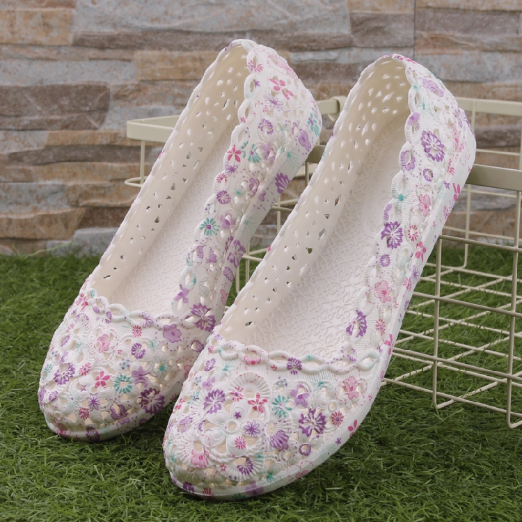 Phiên bản Hàn Quốc của mùa hè mới của phụ nữ dép bằng nhựa in giày đi biển nông miệng y tá trắng giày chống trượt lỗ giày sandal nữ tốt