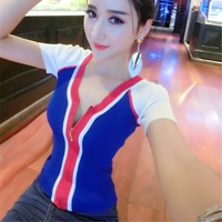 Трикотажный приталенный свитер с молнией, V-образный вырез