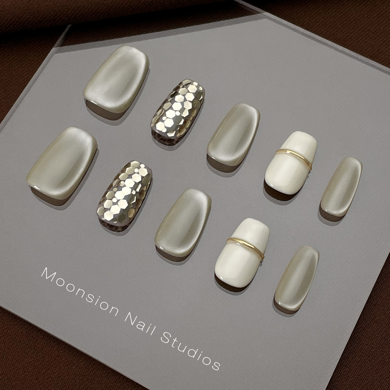Moonsion Wearable Nails 2025 New High-End Mid-Length Light Luxury Handmade Elegant White Nail Tips