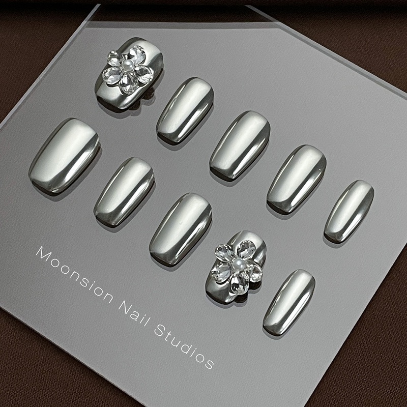 Moonsion Wearable Nails 2026 New High-End Mid-Length Light Luxury Handmade Silver Nail Art Mirror Surface