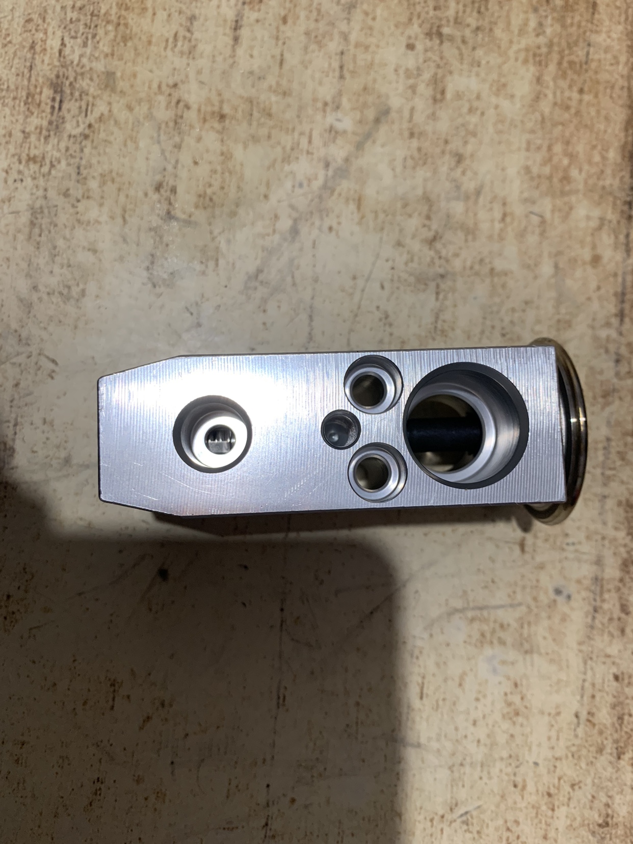 福特家族的秘密阀门：揭秘汽车空调膨胀阀的作用