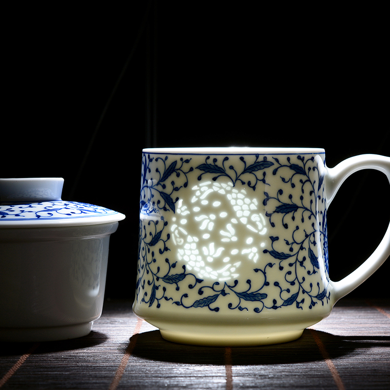 Jingdezhen ceramic tea cups exquisite separation mark cup tea cup with cover filter cup household ipads porcelain cup
