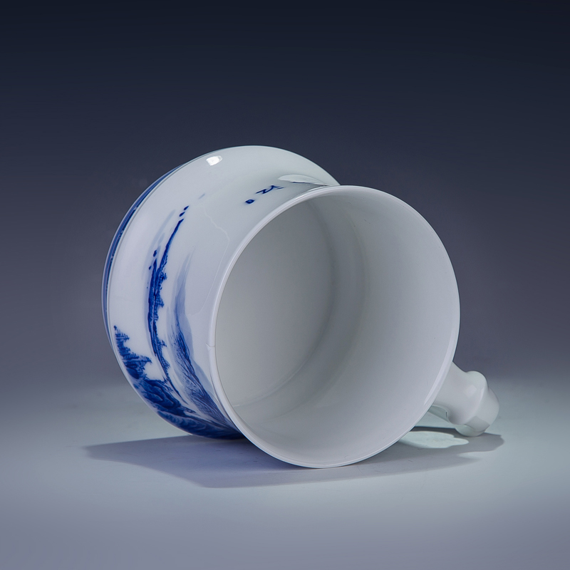 Hand the blue and white porcelain of jingdezhen ceramic cups and exquisite porcelain office large cups with cover glass tea set