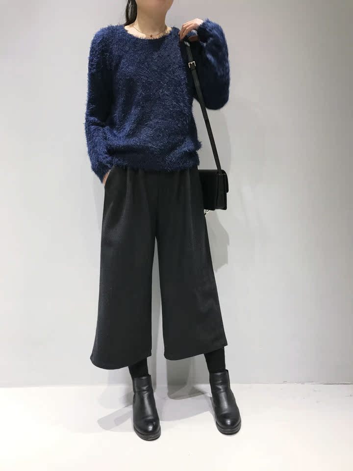 经典蓝色羽毛纱 搭配出让人舒服的姿态 简洁又美好毛衣羽毛纱织物