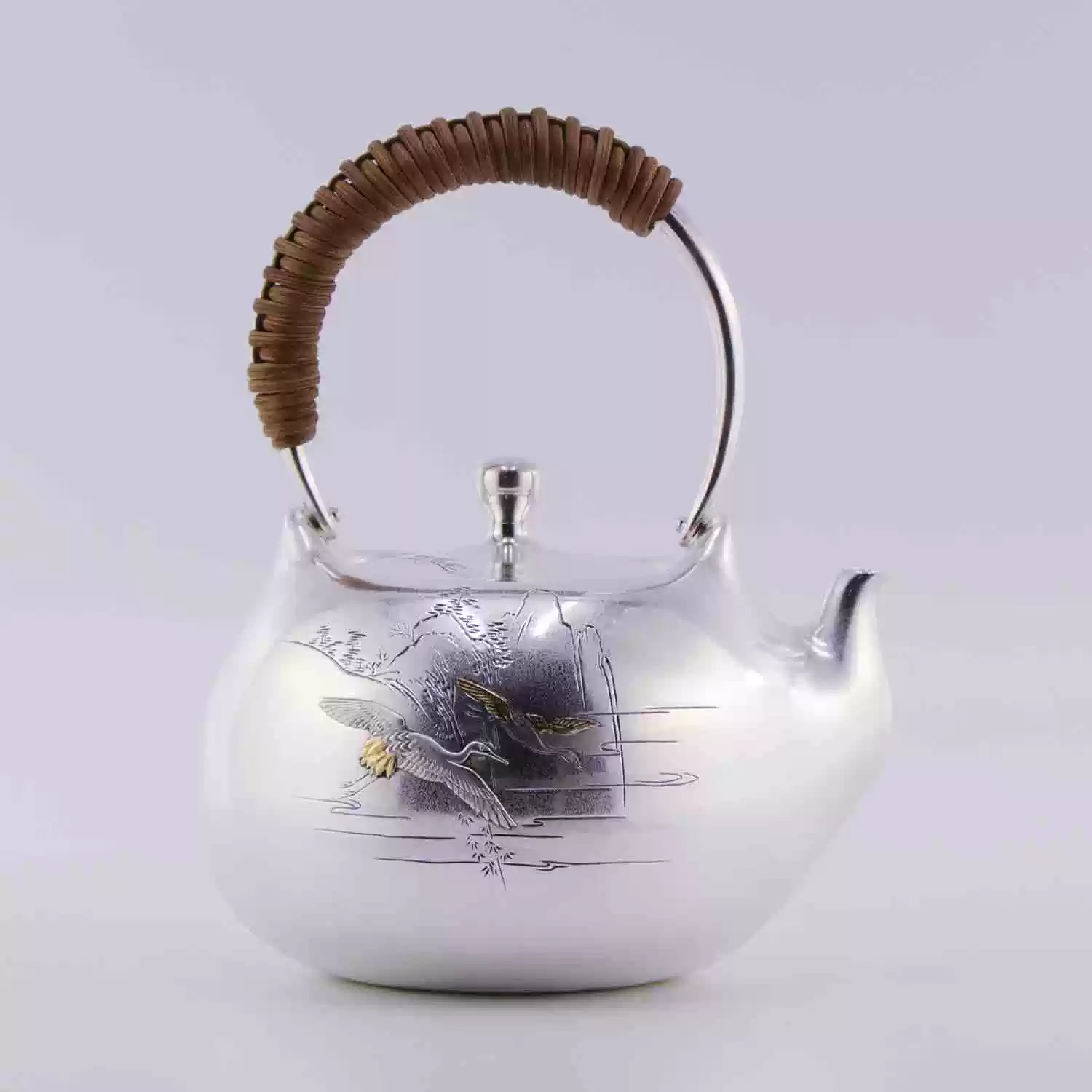 森川榮月手工純銀湯沸壺日本侘寂風設計鏨刻鎏金牡丹900ml