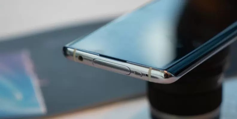 vivo手机屏占比例高达99.6%