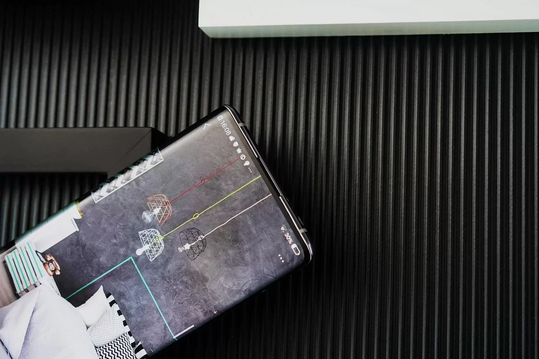 vivo手机屏占比例高达99.6%