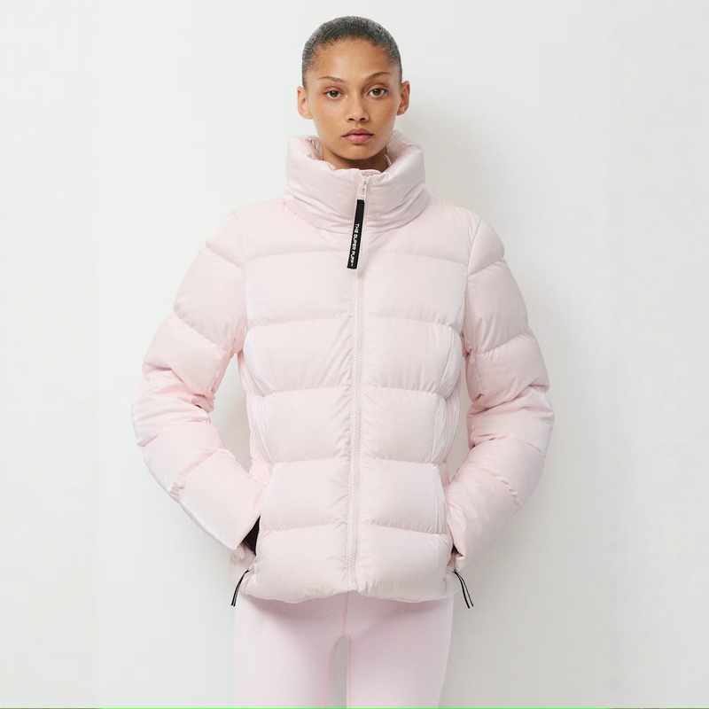 Traveling Around Canada: Aritzia Super Puff Original Five-Compartment Mirror Puff Women's down Jacket for Winter Traveling Around Canada: Aritzia Super Puff Original Five-Compartment Mirror Puff Women's down Jacket for Winter