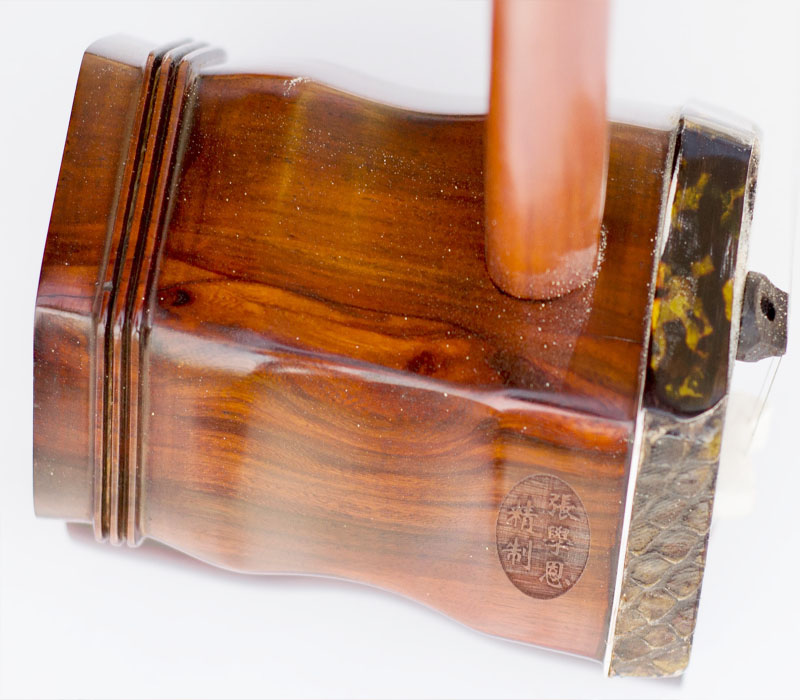 Nhạc cụ của Xuchang Zhang thùy gỗ hồng mộc erhu biểu diễn nhạc cụ quốc gia để gửi phụ kiện bảo trì miễn phí trọn đời - Nhạc cụ dân tộc sáo mão mèo