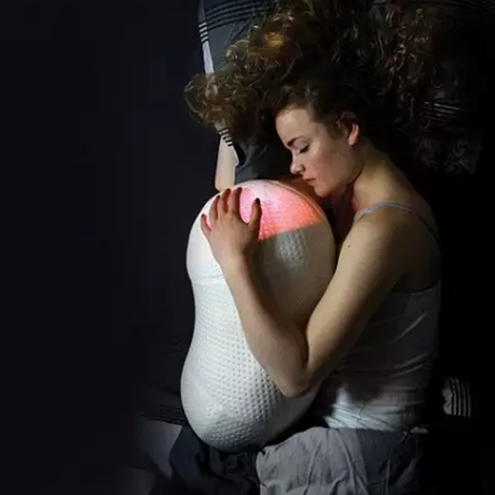 Hold this thing more than a man, Somnox 2 holding pillows.