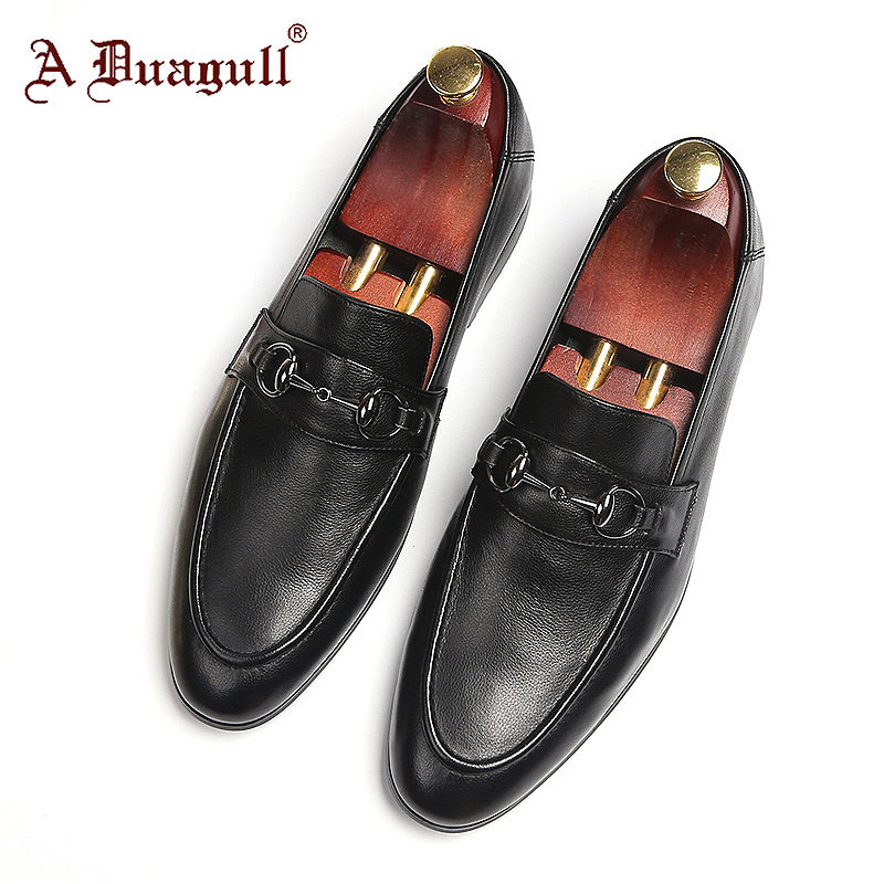 2022 new pointed toe shoes men's leather metal buckle fashion trend beanie shoes a pedal casual loafer black