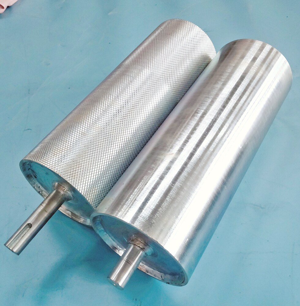 Manufacturer customized diameter 100 galvanized stainless steel vehicle mainly roller conveyor belt conveyor line