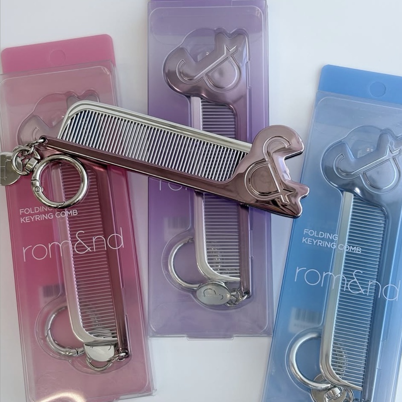 [in Transit] Japan Romand Portable Folding Comb Portable Keychain Small Comb Mini Makeup Comb
