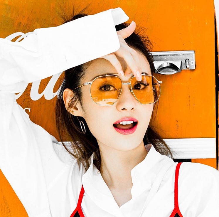 Kính màu vàng retro nam vàng trong suốt Hàn Quốc phong cách Harajuku cá tính hipster tròn mặt hộp lớn kính râm nữ phiên bản Hàn Quốc của thủy triều kính versace