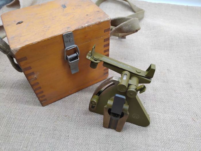 60 Forced Mechanical Brass Measuring Tool (50th of 50th Plant) during the War of Resistance of the Old Original Pine