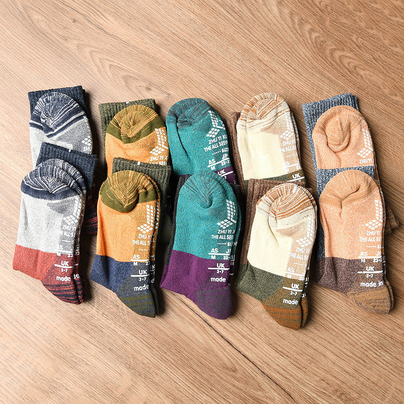 Sports outdoor series High quality cotton blended terry bottom high tube socks Men's and women's towel stockings couple