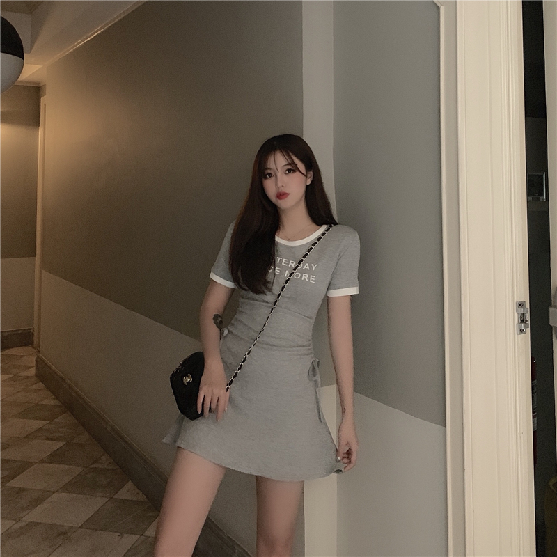VK旗艦店 韓系休閒撞色邊抽褶彈力短袖洋裝