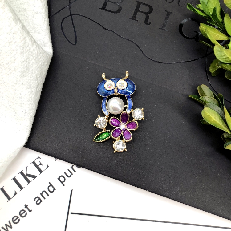 Alice in Wonderland Châu Âu và Mỹ Retro Trâm Cổ Tích Động Vật Hoa Phần Trên Áo Đàn Bà Studded Pins Hoang Dã Tính Khí Phụ Kiện