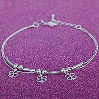 22-Счастливое упражнение для ног с четырьмя листочками клевера 𫔀