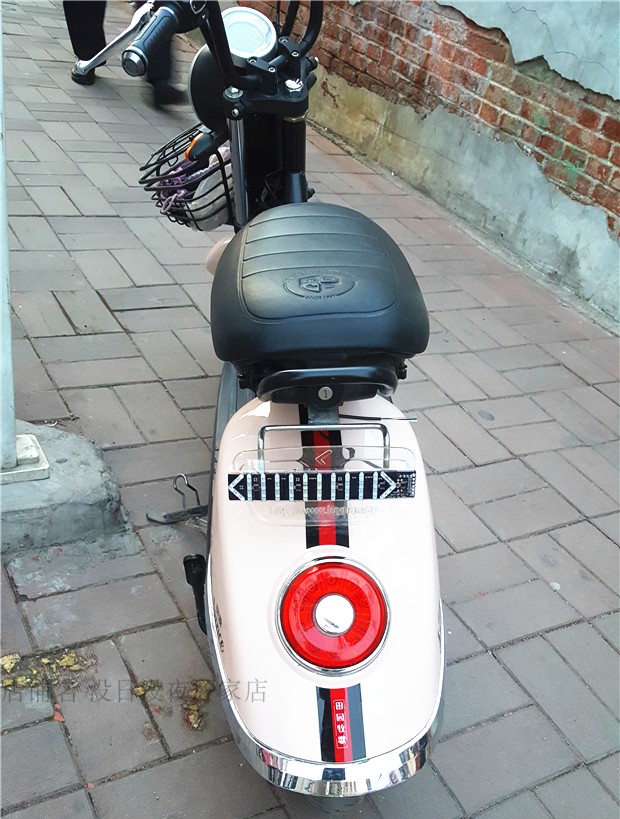 Điện scooter sửa đổi đèn hậu led nhấp nháy không thấm nước cảnh báo đầy màu sắc đèn hậu điện chỉ đạo đèn phanh
