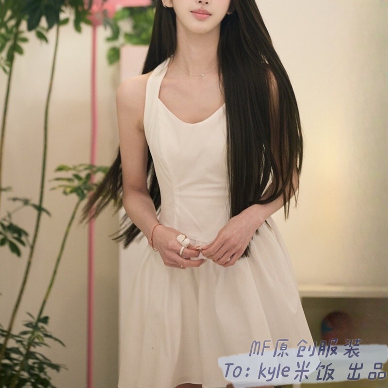 I Like You, and I Also Have the Same Style as Zhang Zixin's Dress, a Pure and Alluring White Halter Neck Dress with a Cinched Waist, Slimming and Sexy Short Skirt