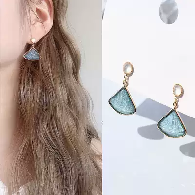 Korean sterling silver stud earrings 2021 new short small net red temperament crystal earrings female personality earrings trend